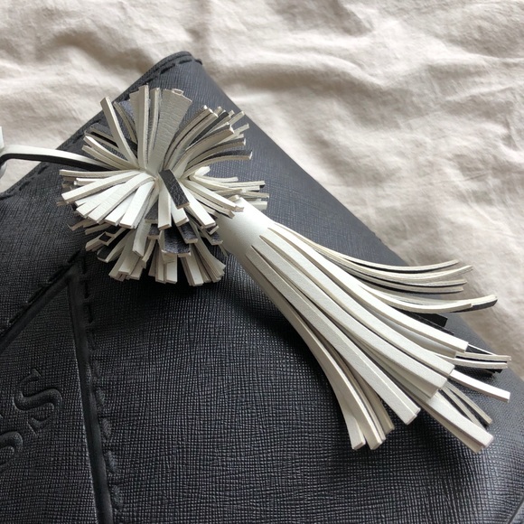 GUESS elite tote - Picture 3 of 8